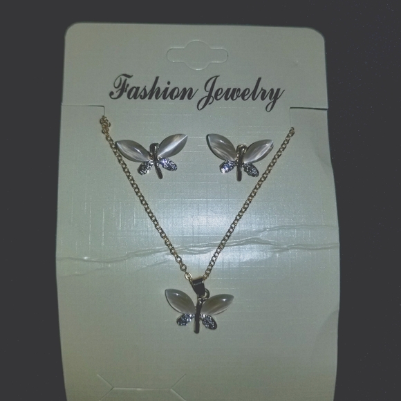 NEW fashion Jewelry Butterfly necklace and Earrings - Picture 1 of 3